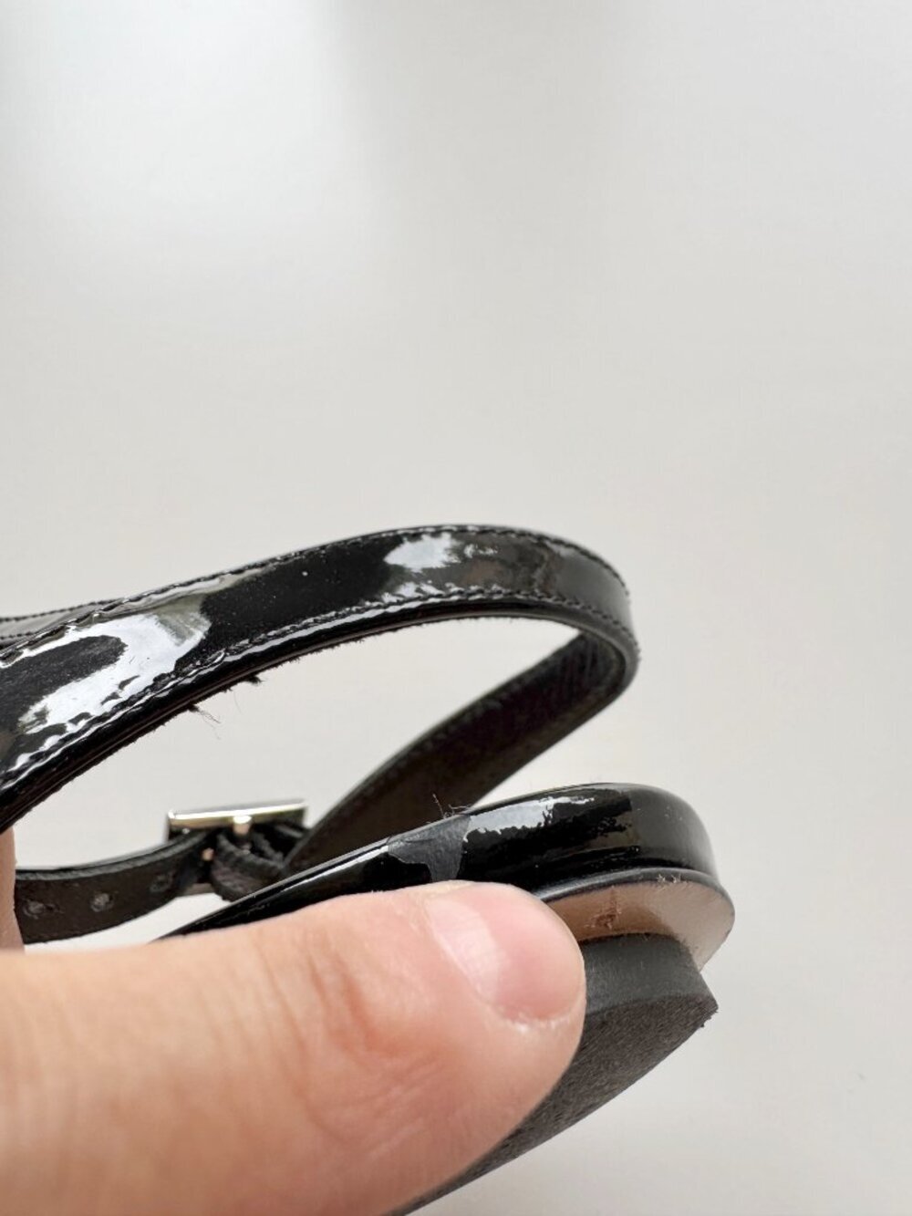 CLUB MONACO Black Patent Leather Flat Strappy Toe Thong Sandals, Size 37 - Picture 6 of 8